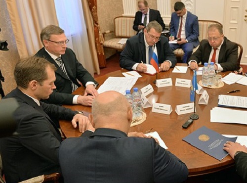 Александр Бурков принял гостей из Павлодарской области в Доме правительства