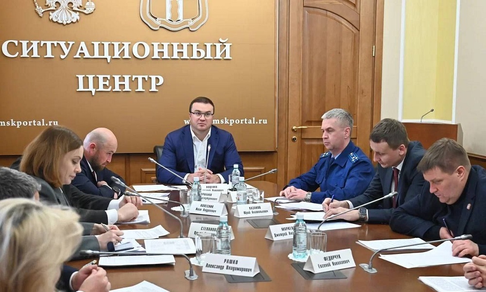 Виталий Хоценко провёл совещание по подготовке к новому сезону капремонта и строительства объектов в сфере образования и здравоохранения