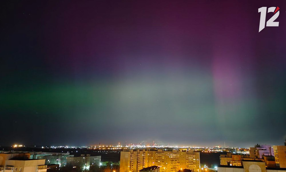 Омичи наблюдали в ночь на 11 мая яркое полярное сияние прямо в городе [ФОТО]