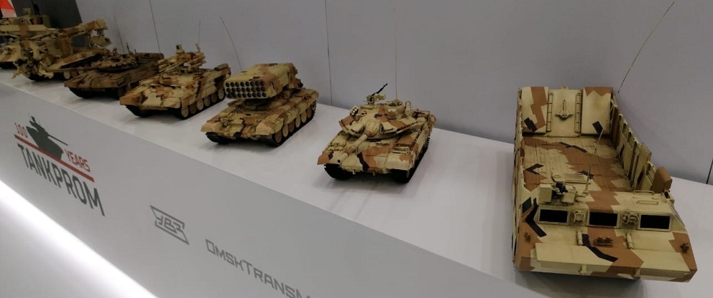 "Омсктрансмаш" представил на выставке в Индии танк и огнемёт