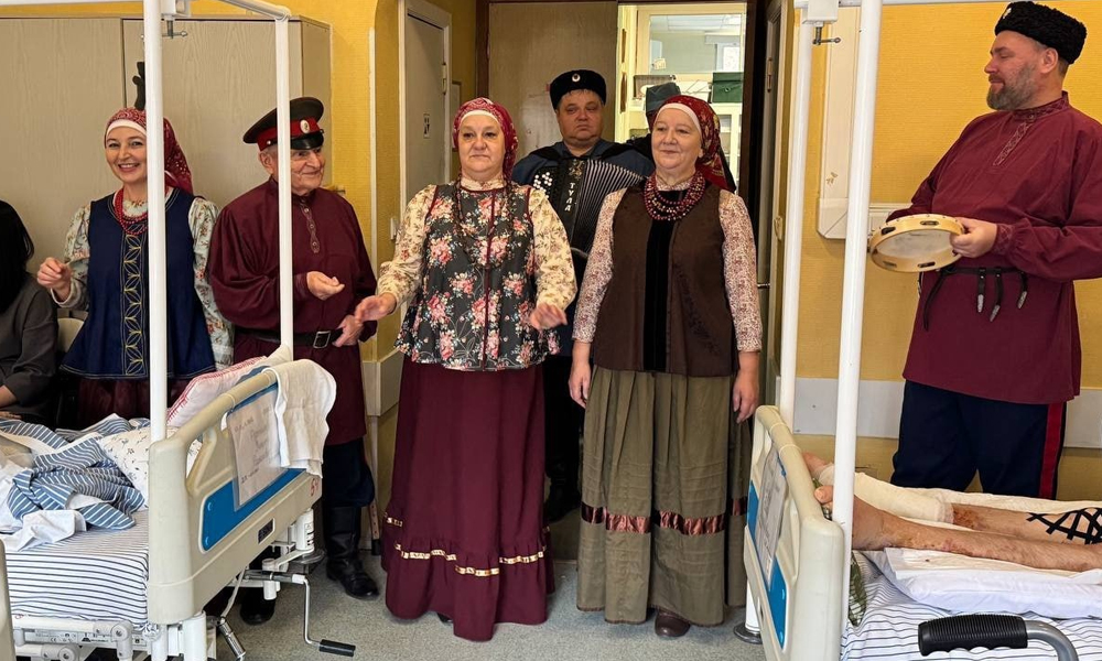 Тарский ансамбль выступил в Москве и поддержал раненых бойцов в госпитале Бурденко