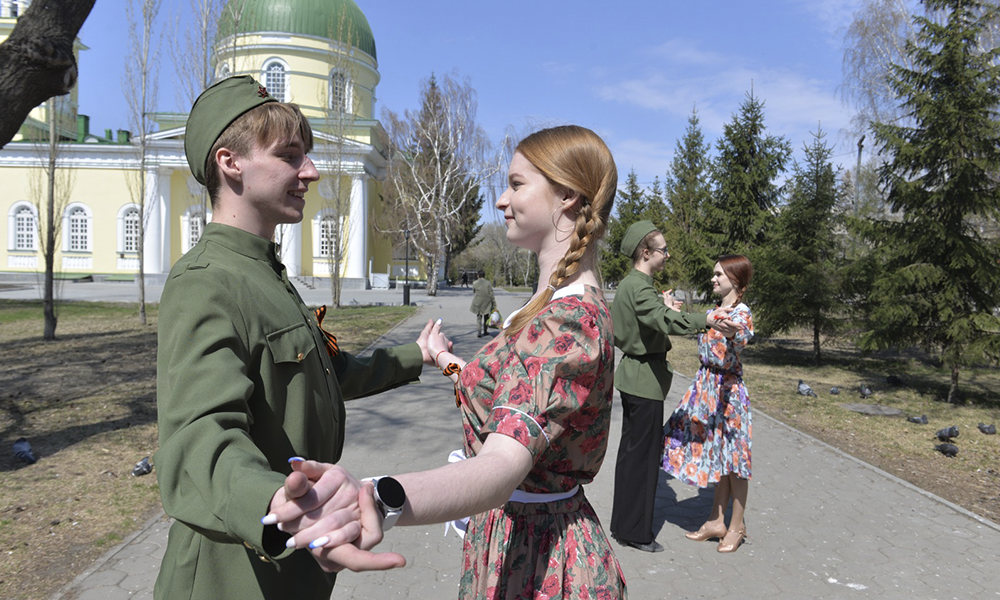 Омичи поучаствовали во всероссийской патриотической акции «Вальс Победы»