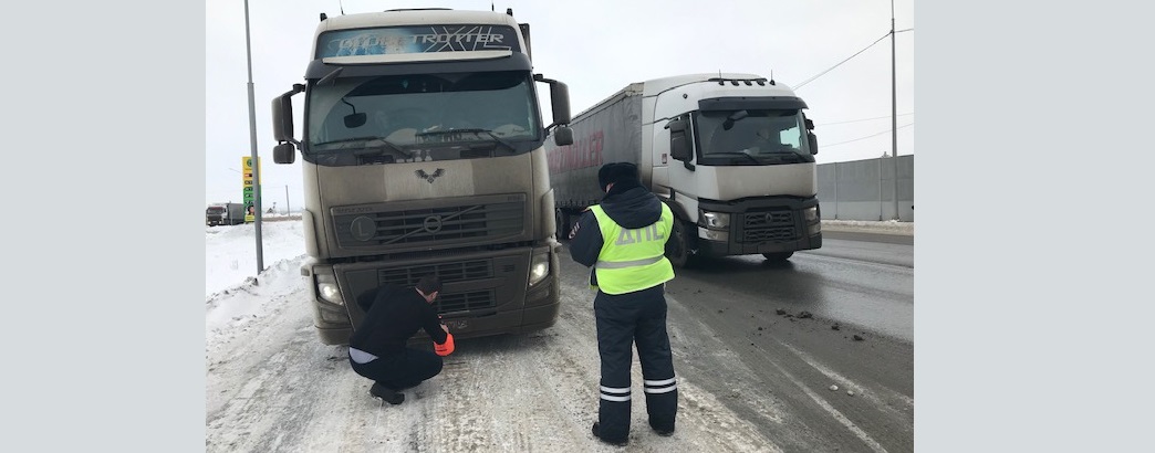 Завтра в Омской области сотрудники ГИБДД будут массово проверять фуры
