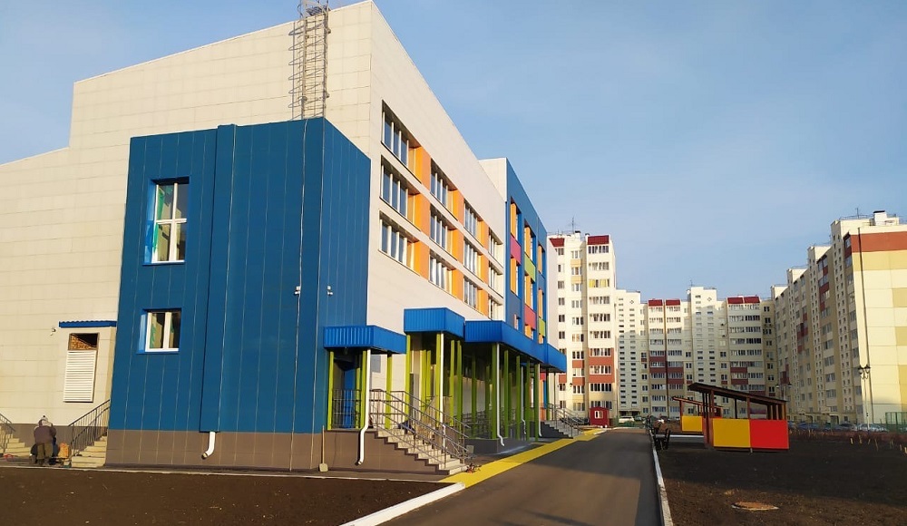 В омскую "школу мечты" завозят современное учебное оборудование