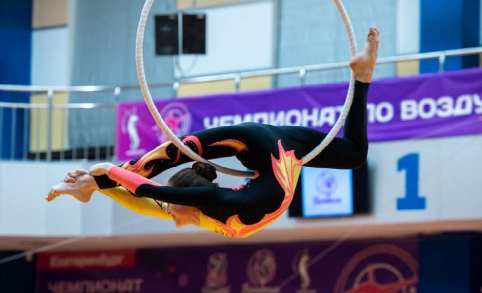 Омские спортсмены успешно выступили на чемпионате по воздушной гимнастике «Кубок Урала»