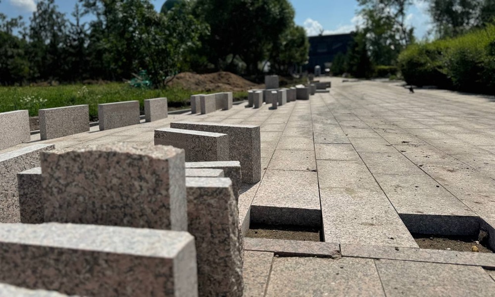 В Омске благоустраивают сквер у Концертного зала