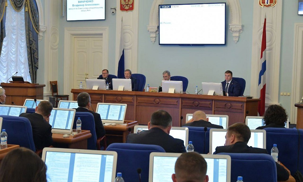 Виталий Хоценко поручил освободить от налога на имущество организации в сфере забора, очистки и распределения воды