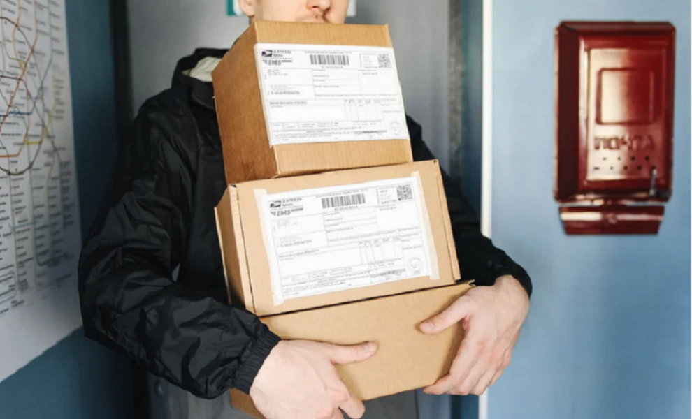 В Омской области курьерам предлагают до 137 тысяч рублей на руки 