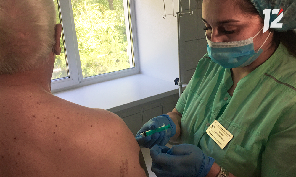 Непривитых от гриппа омичей могут отстранить от работы 