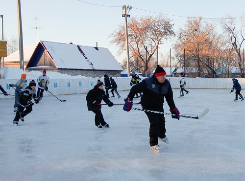 Для "Омских орлят" провёл мастер-класс известный хоккеист Евгений Шастин