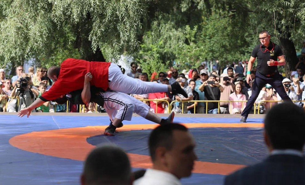 На Иртышском сабантуе прошли турниры по борьбе корэш, гиревому спорту и пляжному волейболу 
