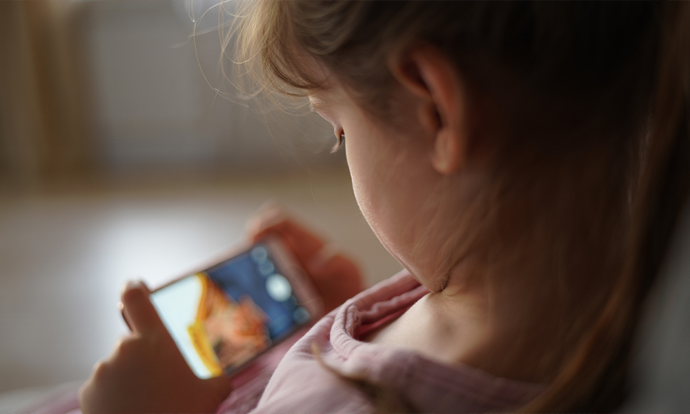 Омский офтальмолог назвала правила безопасного использования гаджетов детьми