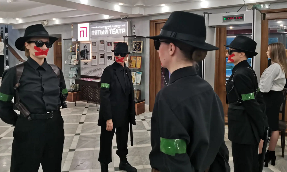 Спектакль-комикс «451 градус по Фаренгейту» (16+) ﻿погрузил омских зрителей в атмосферу антиутопии