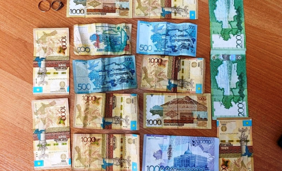 Глупость, которая может обернуться реальным сроком: омичка обокрала знакомого и сбежала через окно