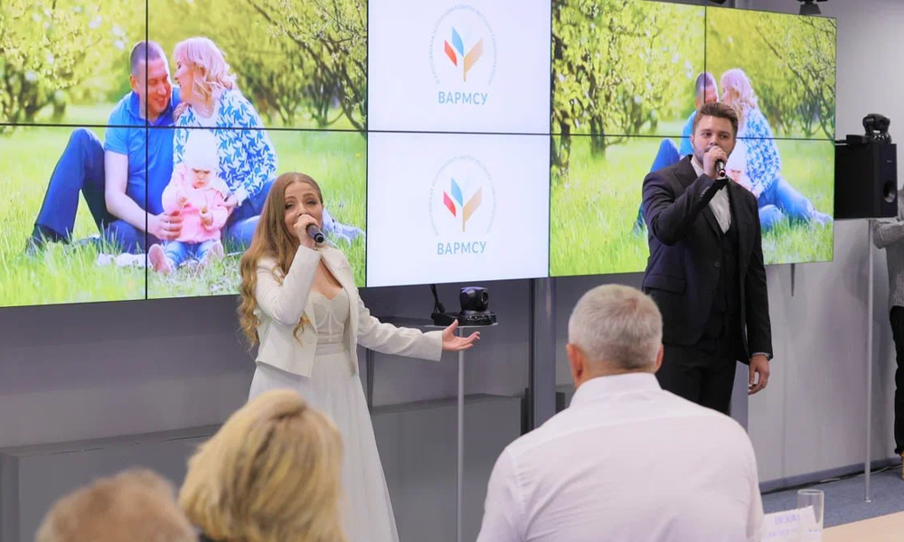 Омичка накануне Дня семьи, любви и верности побывала на встрече ВАРМСУ с муниципалитетами