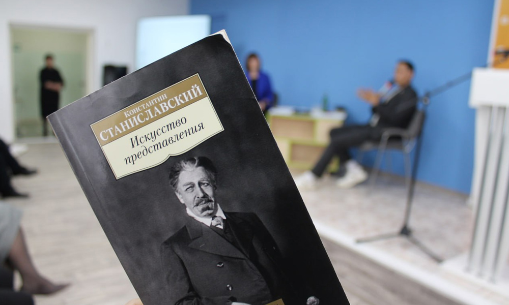 Школы и колледжи Омской области приглашают к созданию литературных клубов