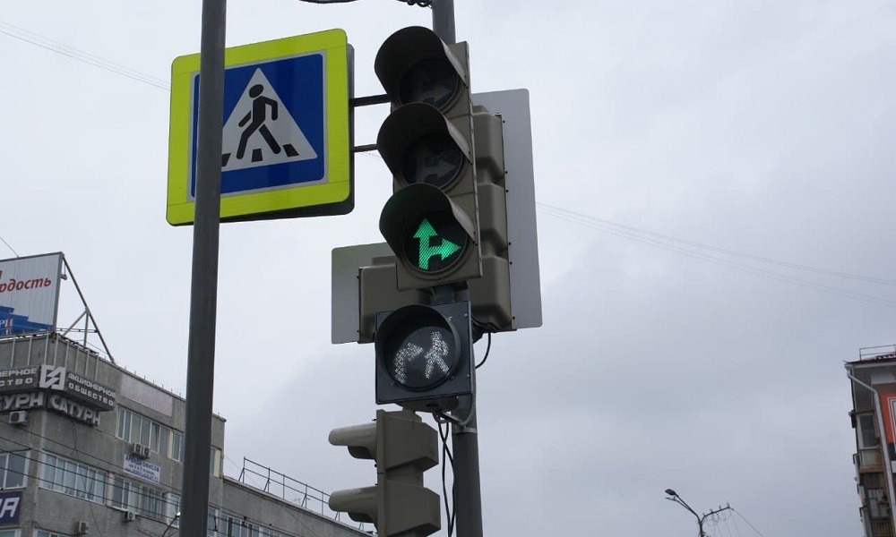 На нескольких улицах Омска планируют запретить левые повороты 