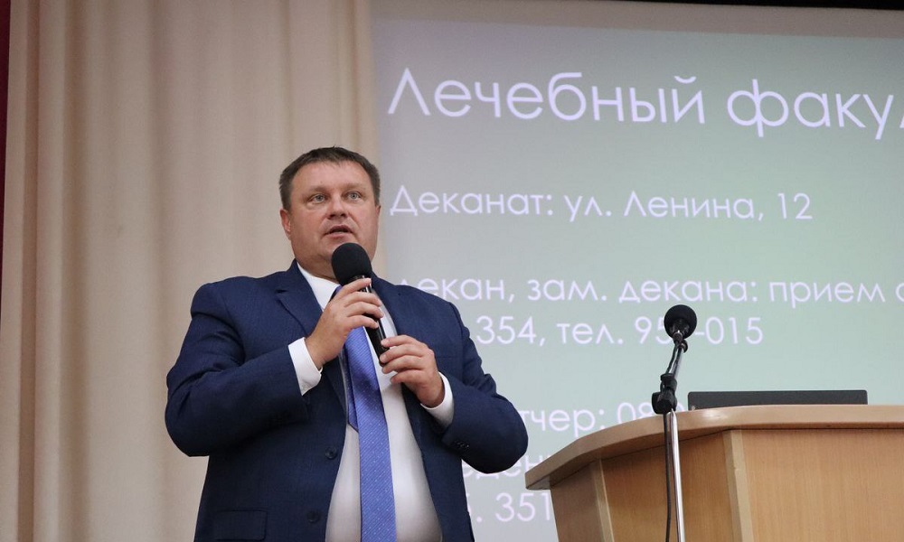 Министр здравоохранения Омской области Дмитрий Маркелов познакомился с первокурсниками лечебного факультета ОмГМУ