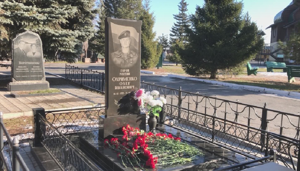 На Cтаро-Cеверном кладбище открыли обновлённый мемориал, посвящённый Олегу Охрименко