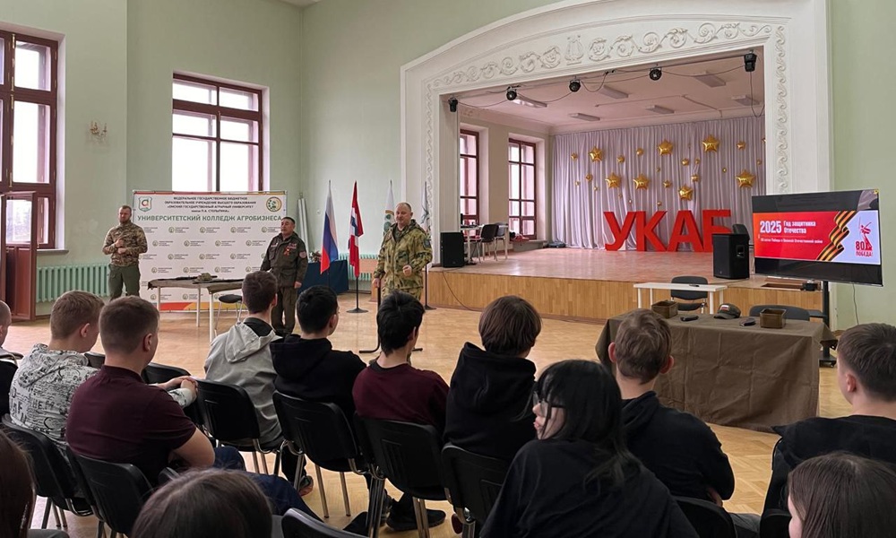 Для омских студентов провели мастер-класс по начальной военной подготовке