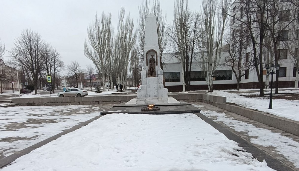 В Стаханове, подшефном Омской области, началось восстановление памятника партизанам и подпольщикам