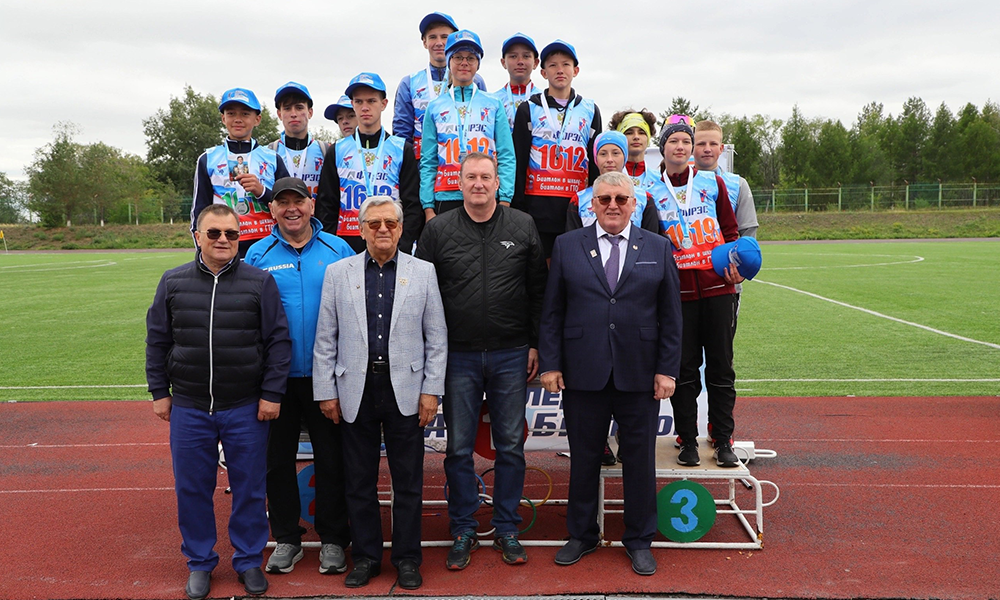 Омской федерации биатлона передали 30 комплектов оборудования для развития проекта «Биатлон в школу»