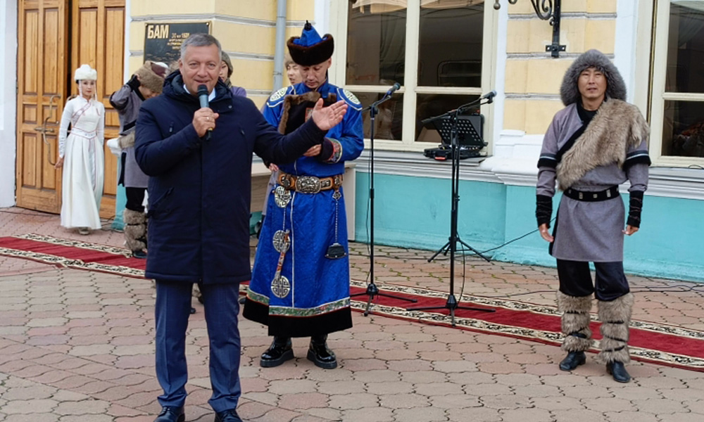 Омичей-участников турпоезда «Сибирь здесь» встретил губернатор Иркутской области Игорь Кобзев 