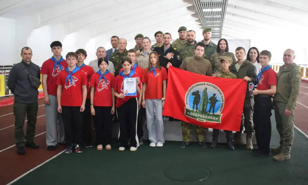 Финалисты проекта «ПРОдвижение ГЕРОЕВ» передали опыт юнармейцам: в Кормиловском районе прошла игра «Наследники Победы»