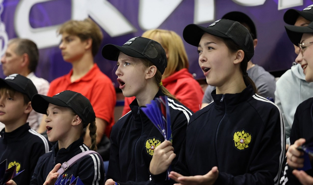 Финальный матч «Скифа» посетили юные стахановские спортсмены