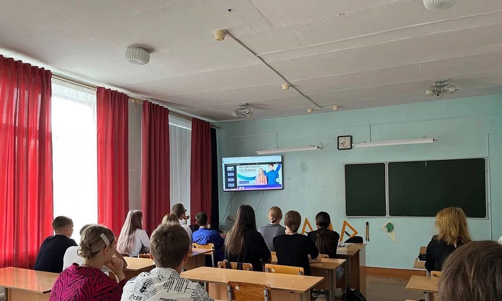 В омских учебных заведениях прошло финальное занятие курса «Россия — мои горизонты»