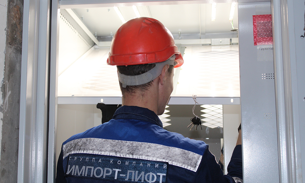 В Омске в 9 многоквартирных домах установили новые лифты