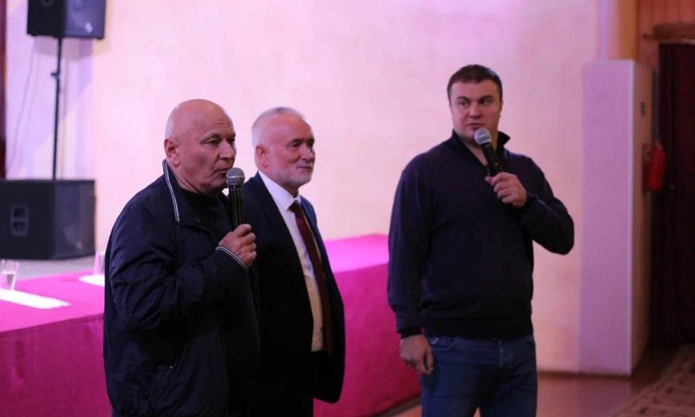 Виталий Хоценко провёл встречу с жителями Седельниковского района