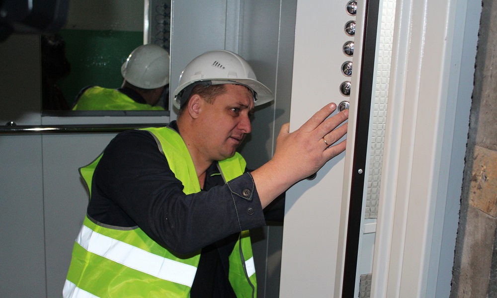 В 2023 году в Омске заменят больше лифтов, чем в предыдущие два года