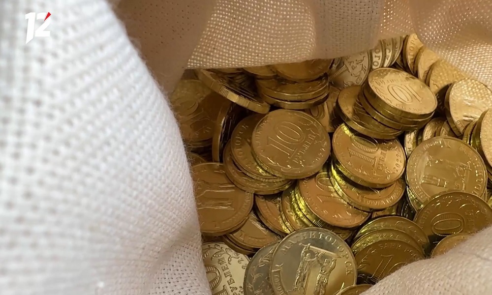 Омичи обменяли в банках больше 470 тысяч монет