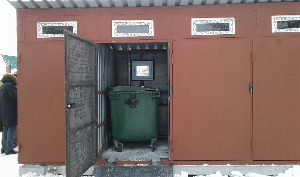 В Омске впервые появились баки на замке - так жители будут экономить на плате за вывоз ТКО