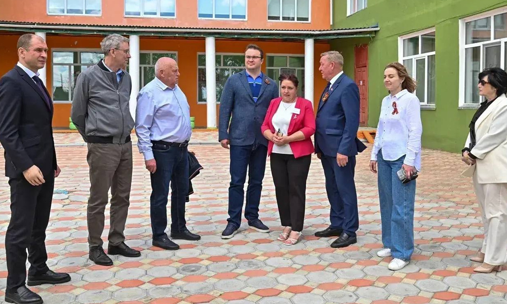 Виталий Хоценко оценил обновлённый детский сад «Берёзка» в Павлоградском районе