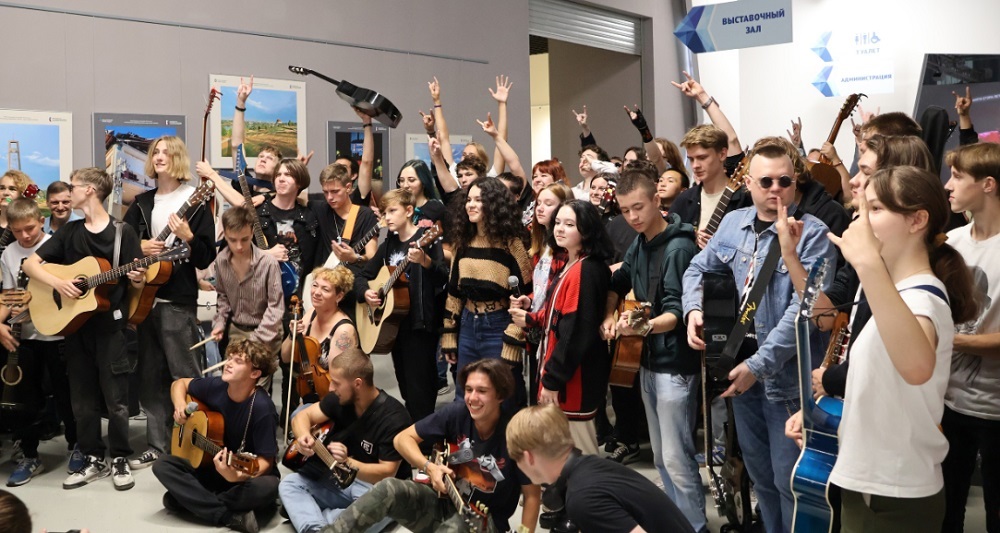 В Омске состоялся флешмоб по массовому исполнению песен Егора Летова