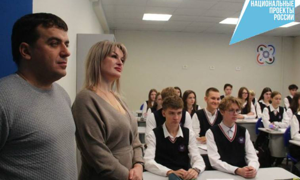 Делегация из Стаханова посетила омскую школу № 144