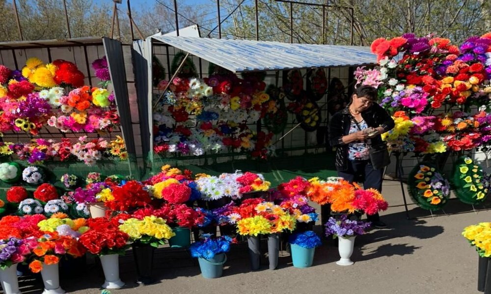 В Омске продавцы искусственных цветов заплатят десятки тысяч рублей штрафов