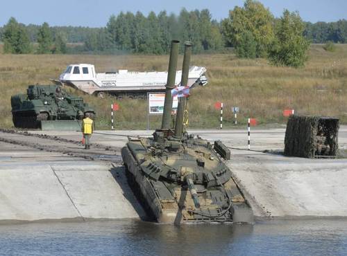 Из водоёма на глазах омичей выезжали танки