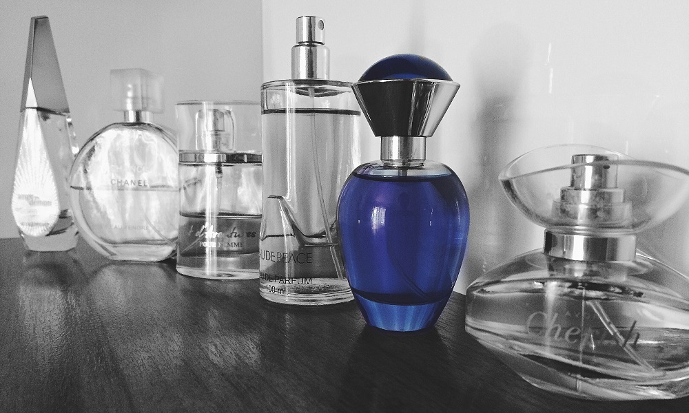 Омич помог полицейским задержать похитителя духов возле магазина косметики [ВИДЕО]