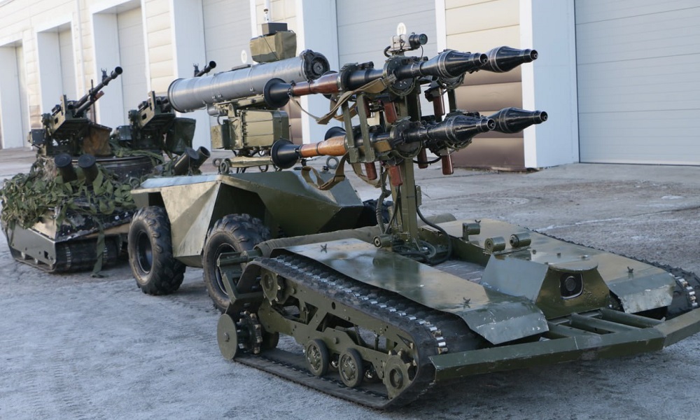 Курсанты Омского автобронетанкового инженерного института представили собственную разработку — боевых роботов