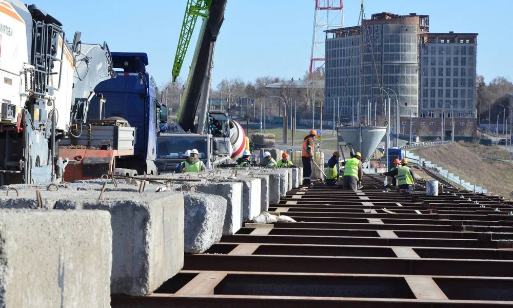 В Омске на мосту имени 60-летия ВЛКСМ возобновили реверсивное движение