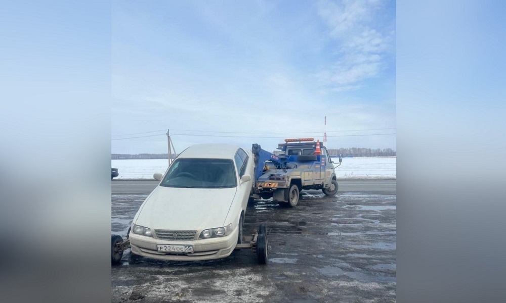 У омича за долги забрали автомобиль