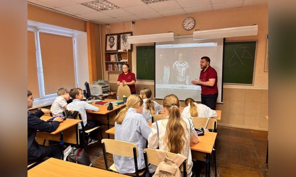 Для омских школьников запустили образовательный курс по истории русского языка