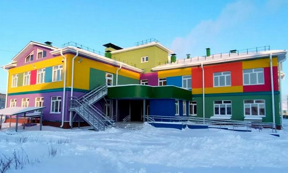 Александр Бурков ускорил процесс передачи нового детского сада в муниципальную собственность Омского района  