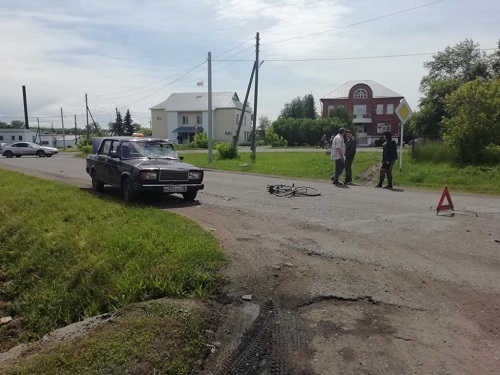 В Омской области "семёрка" сбила велосипедиста