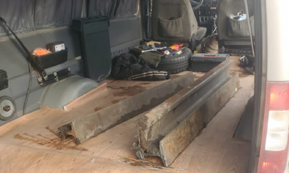 Два омича украли 287 кг рельсов