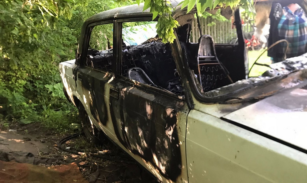 В отношении жителя Омской области возбудили уголовное дело за умышленный поджог автомобиля