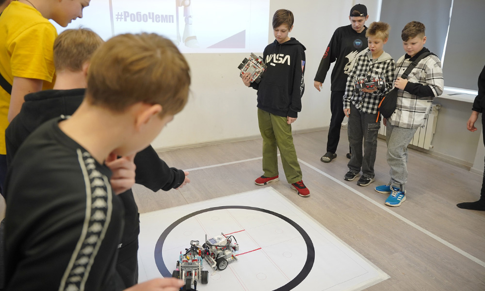 В Омске состоялся турнир по робототехнике среди юных инженеров 